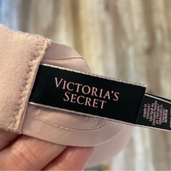 Victoria’s Secret Uplift Plunge Underwired Bra - Picture 7 of 8